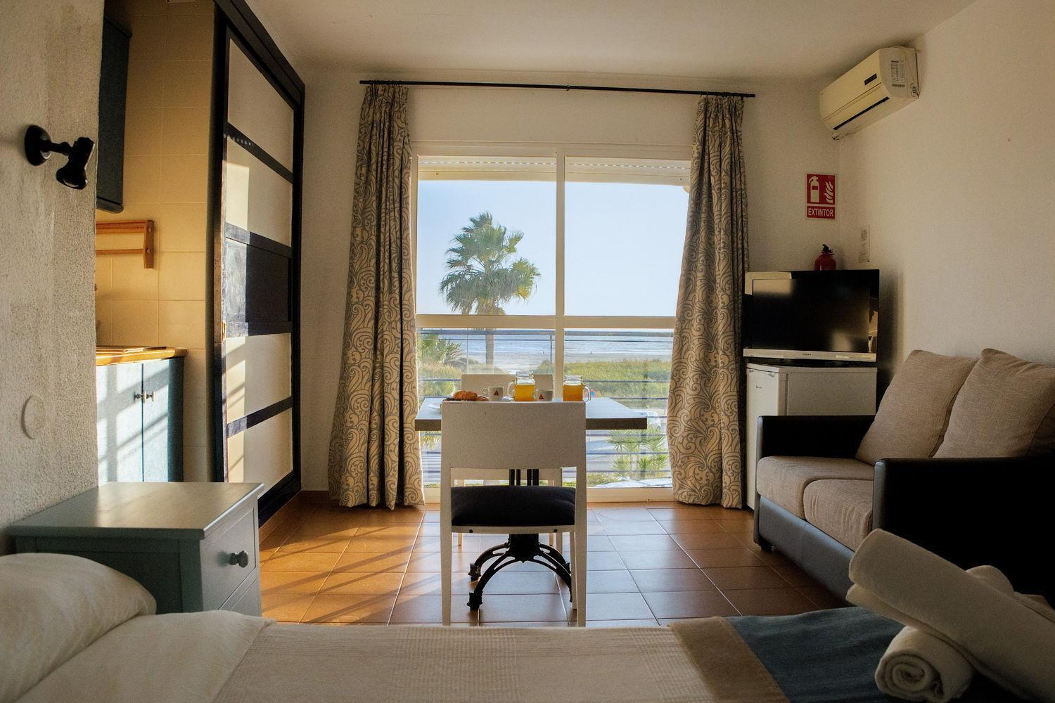 Hotel Playa Conil - Beachfront Studios & Suites Conil De La Frontera Εξωτερικό φωτογραφία